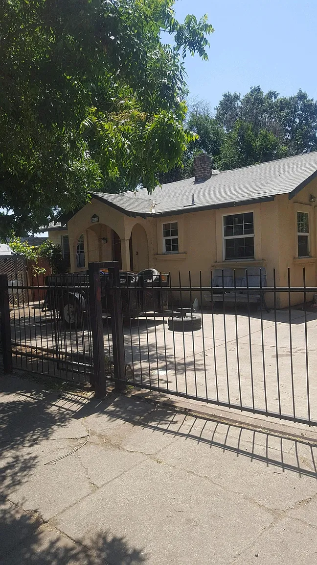 325 S Filbert St photo 1