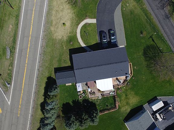 5th image of 101 Willow Dr