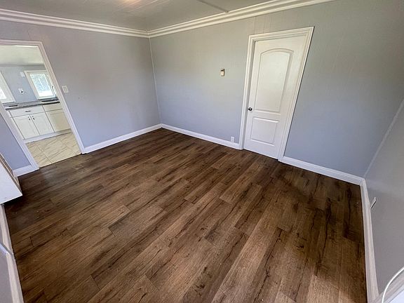 3rd image of 7495 Central Ave