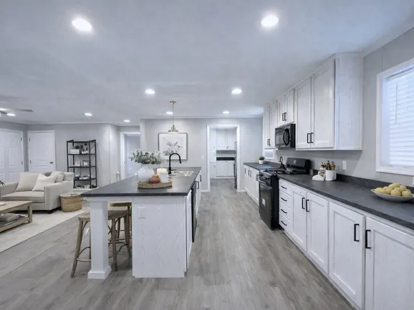 29800 Guilford Cir #240, New Baltimore, MI 48051