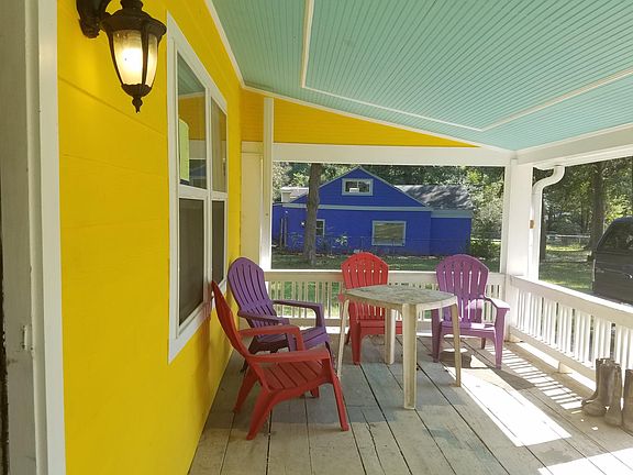 super cute front porch and great neighborhood
