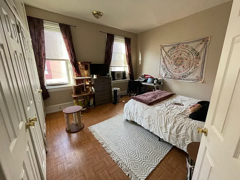 1861 Apt 2 - Bedroom 1