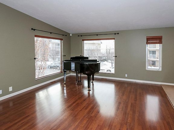 4th image of 907 S Donner Way