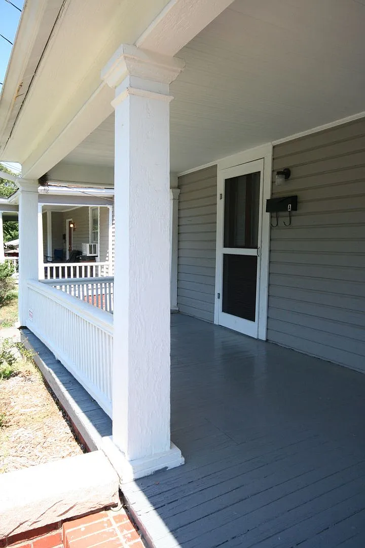 Duplex with Eat In Kitchen and Fenced Yd Near Duke and Downtown — Photo 2