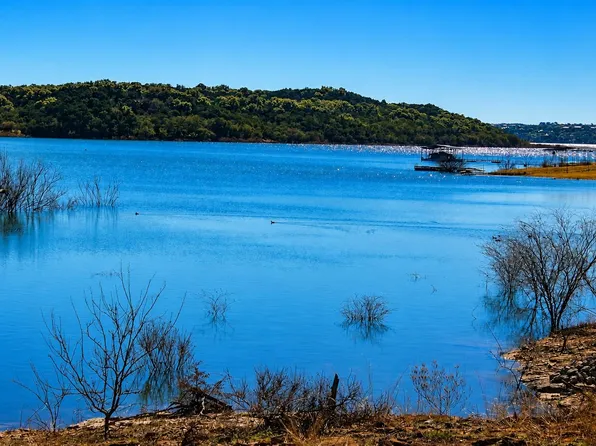 551 Lake View Dr, Spicewood, TX 78669