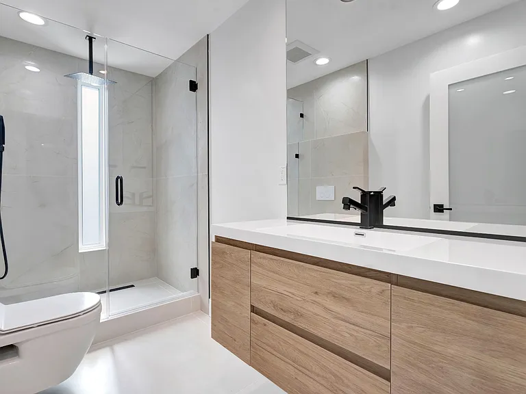 11613 Burbank Blvd — Photo 19