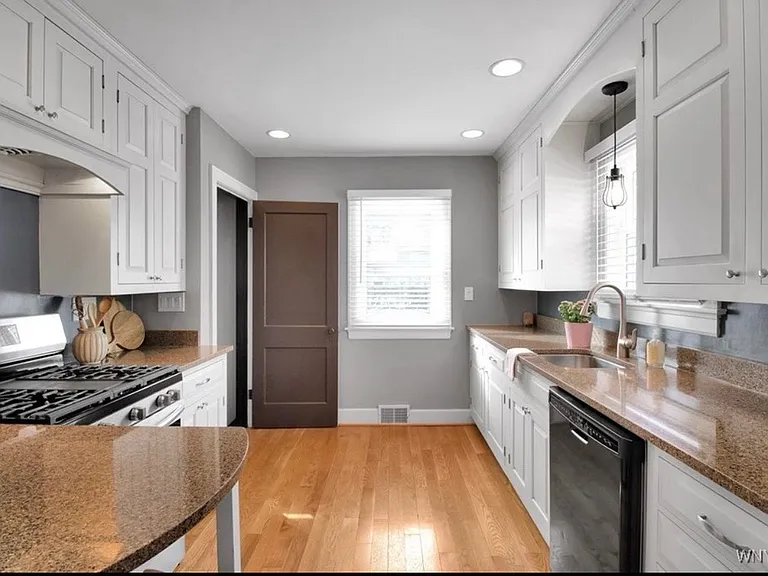329 Walton Dr — Photo 2