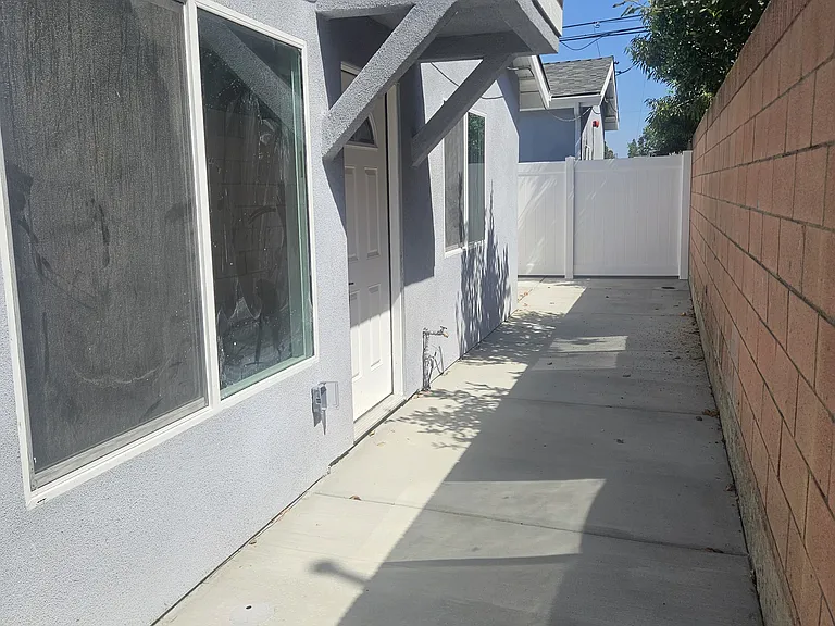 3107 W Coolidge Ave #B — Photo 2
