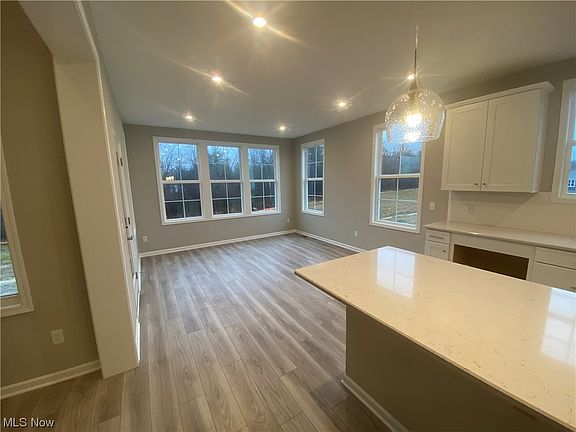 5th image of 3461 Crandall Ave