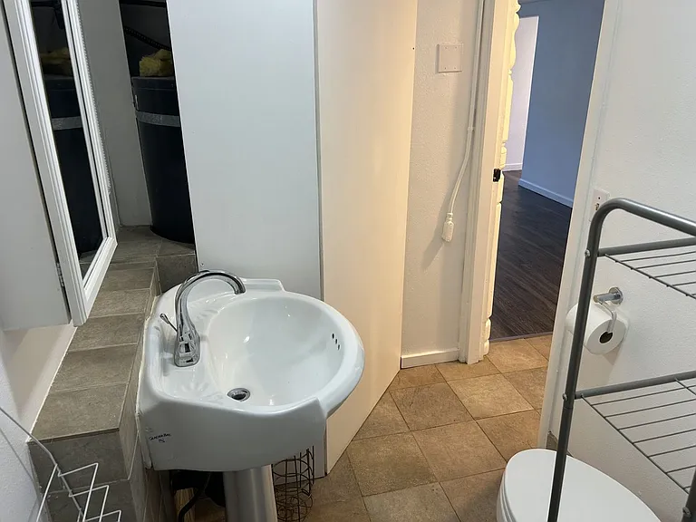 827 Georgia St — Photo 13