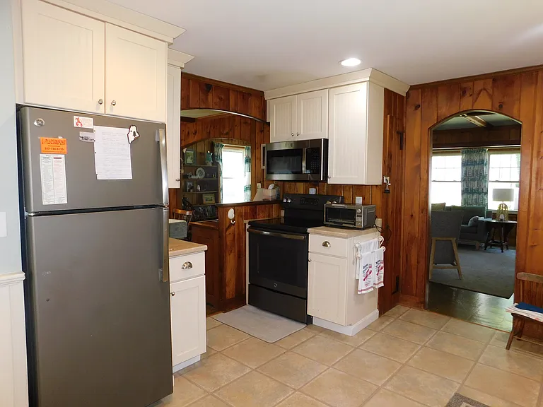 70 E Grand Ave — Photo 41