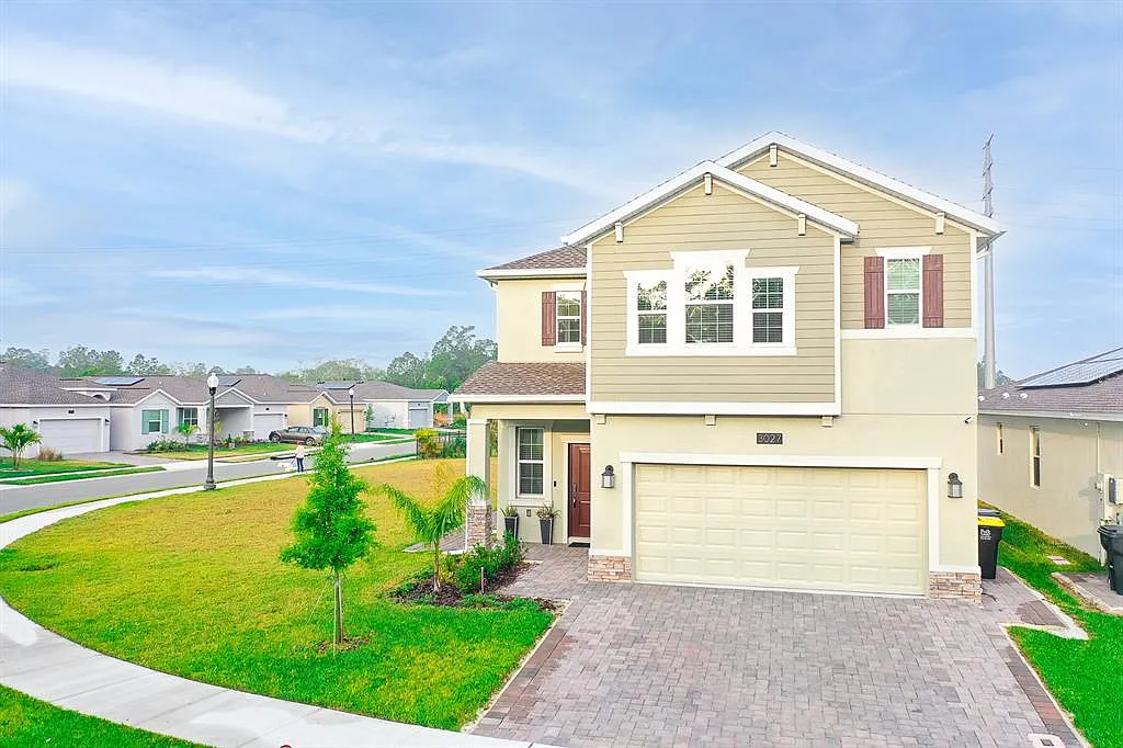 3 bed, 2.5 bath, 2496 sqft, $3,000 — Photo 2