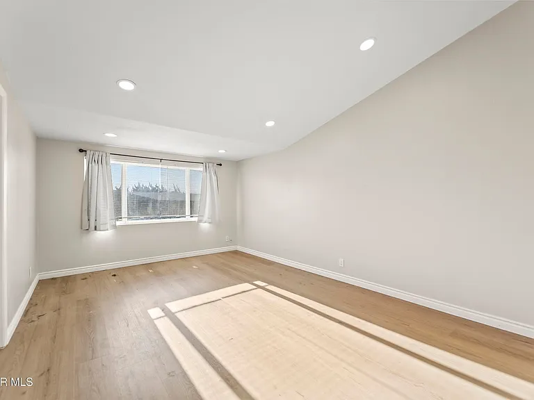 1217 Coventry Dr — Photo 10