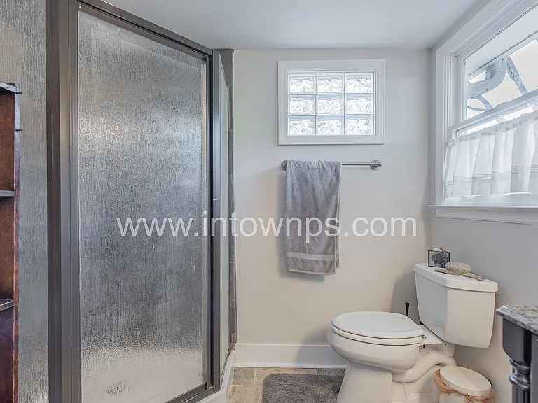 137 Dearborn St — Photo 9