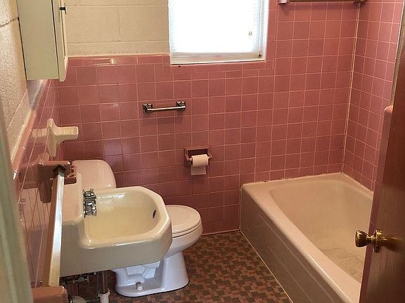 5th image of 203 E Dillard St