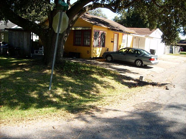 1st image of 220 N 6th St