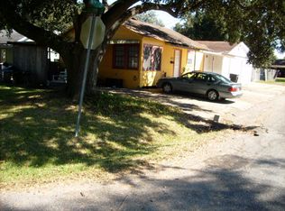 220 N 6th St, Nederland, TX 77627