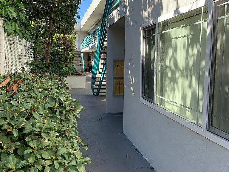 319 Concord St — Photo 2