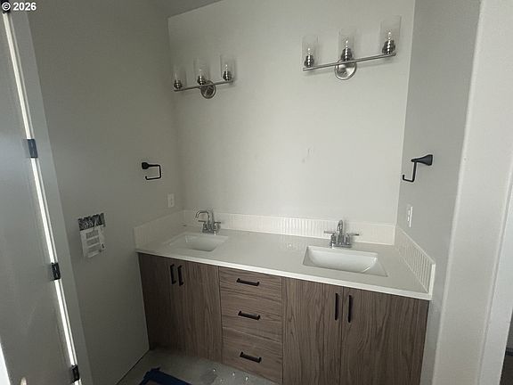 5th image of 3434 SE 8th Ave