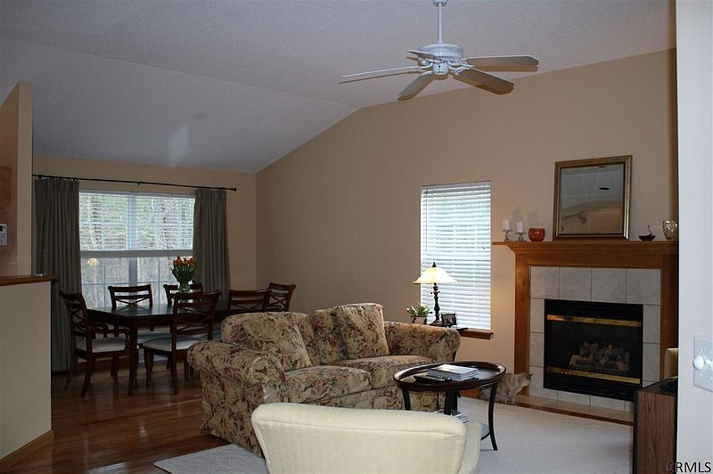 2nd image of 15 GROOMS POINTE Drive