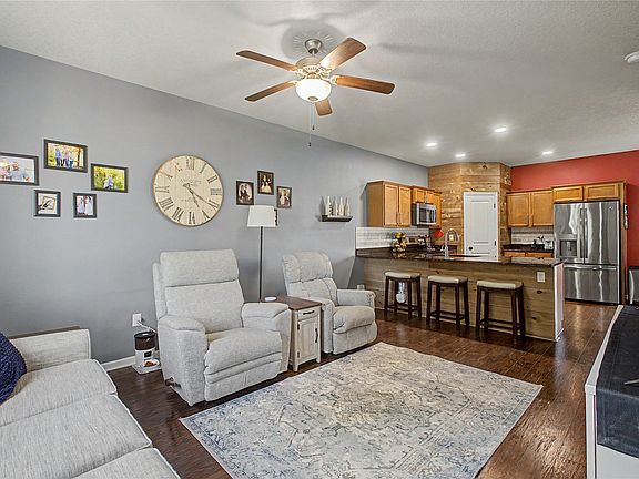 3rd image of 4618 E Valdez Dr