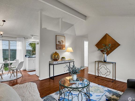 4th image of 8901 Emerson Pl
