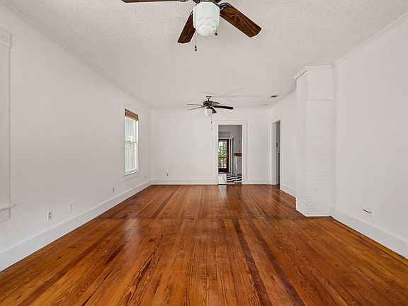 5th image of 800 W Gibson St