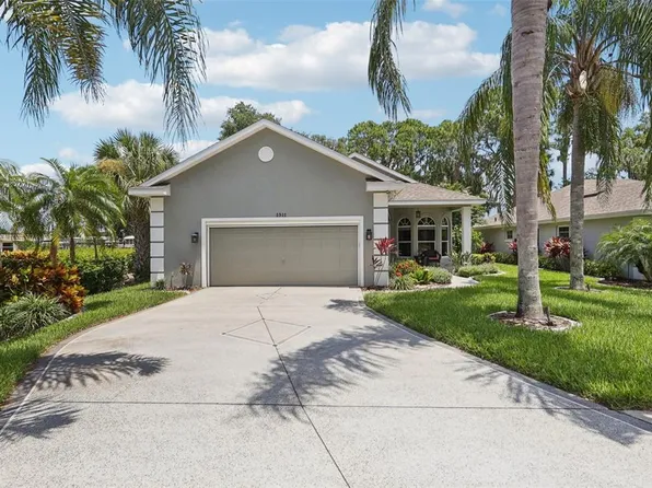 2512 Baywater Rd, Tavares, FL 32778