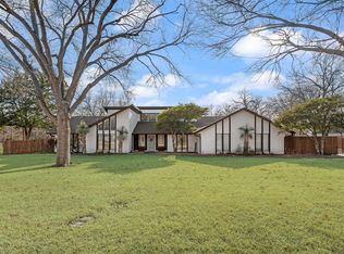 126 Forest Brook St, Oak Leaf, TX 75154