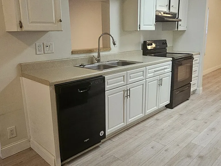 2304 Kingston St S — Photo 13