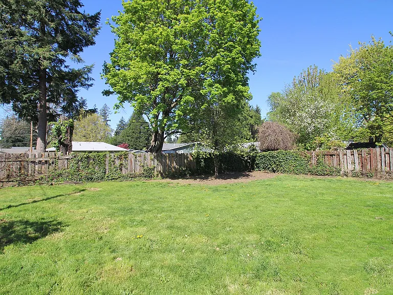 5536 SE Harlow St — Photo 26
