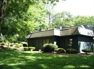 4 Deepwood Dr, Southington, CT 06489