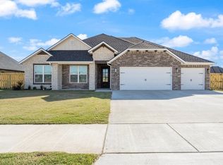 907 Ardiano Ave, Tontitown, AR 72762