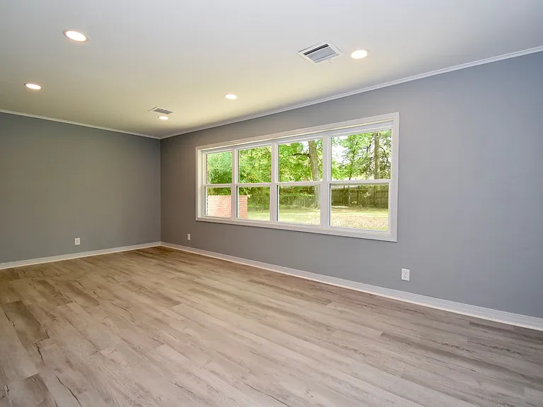 1309 Robinette Dr — Photo 5