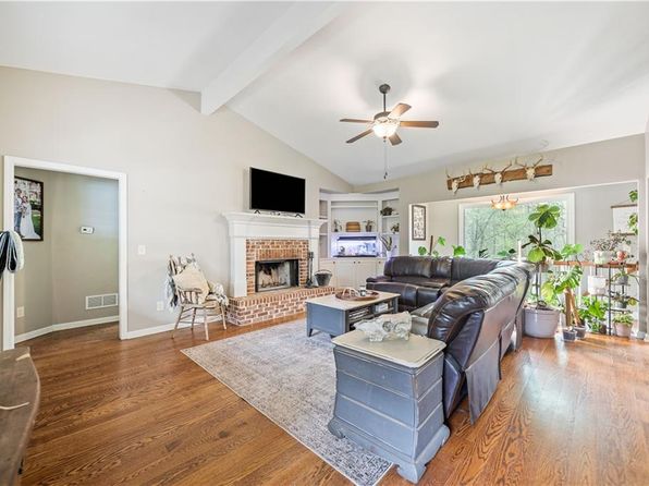 524 Allison Ln, Ball Ground, GA 30107