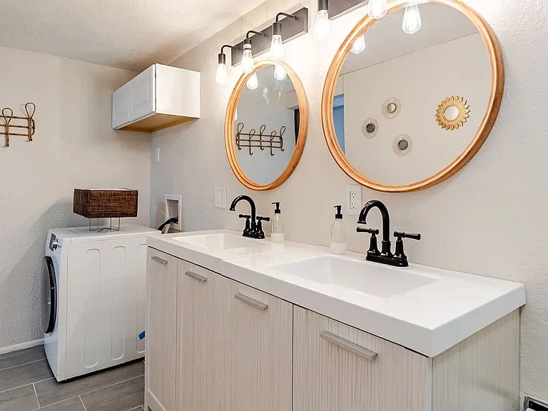 Washer/dryer in unit