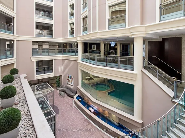 2727 Yonge St #702, Toronto, ON M4N 3R6