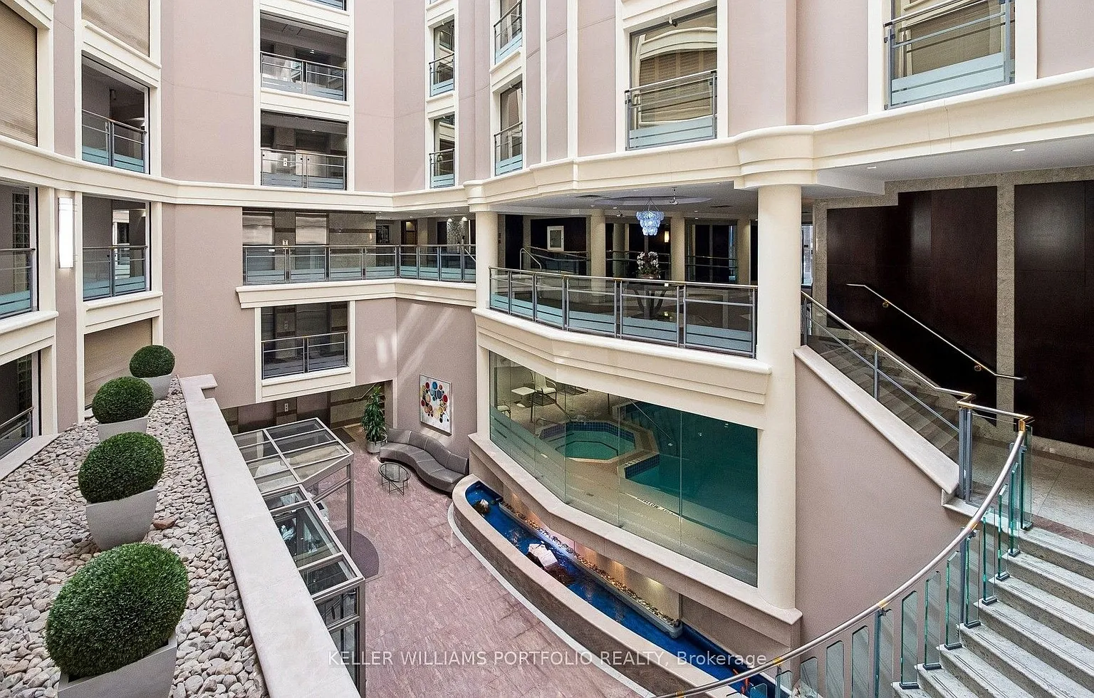 2727 Yonge St #702 photo 1