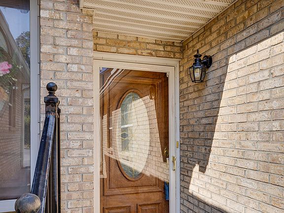 3rd image of 3711 Apple Grove Cir
