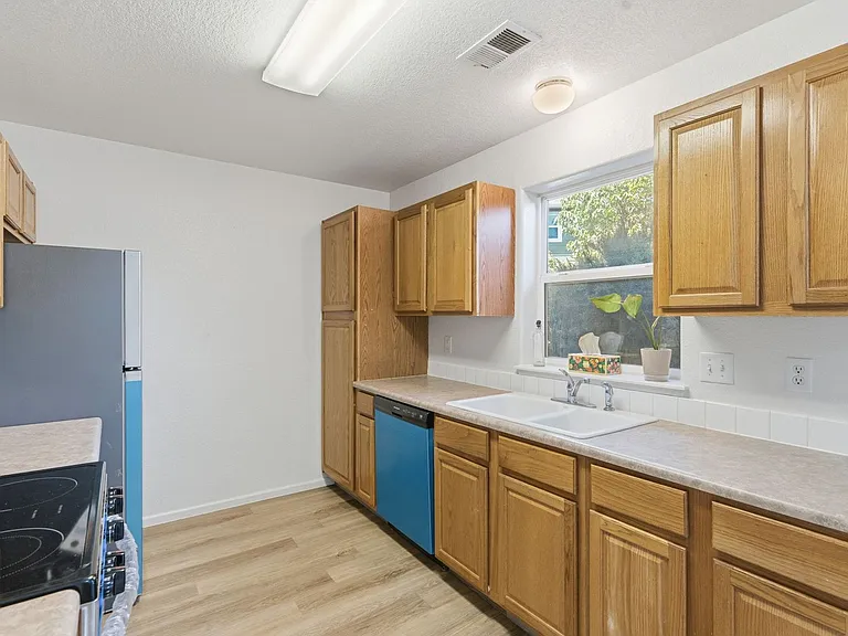 802 Waterglen Dr #D17 — Photo 14