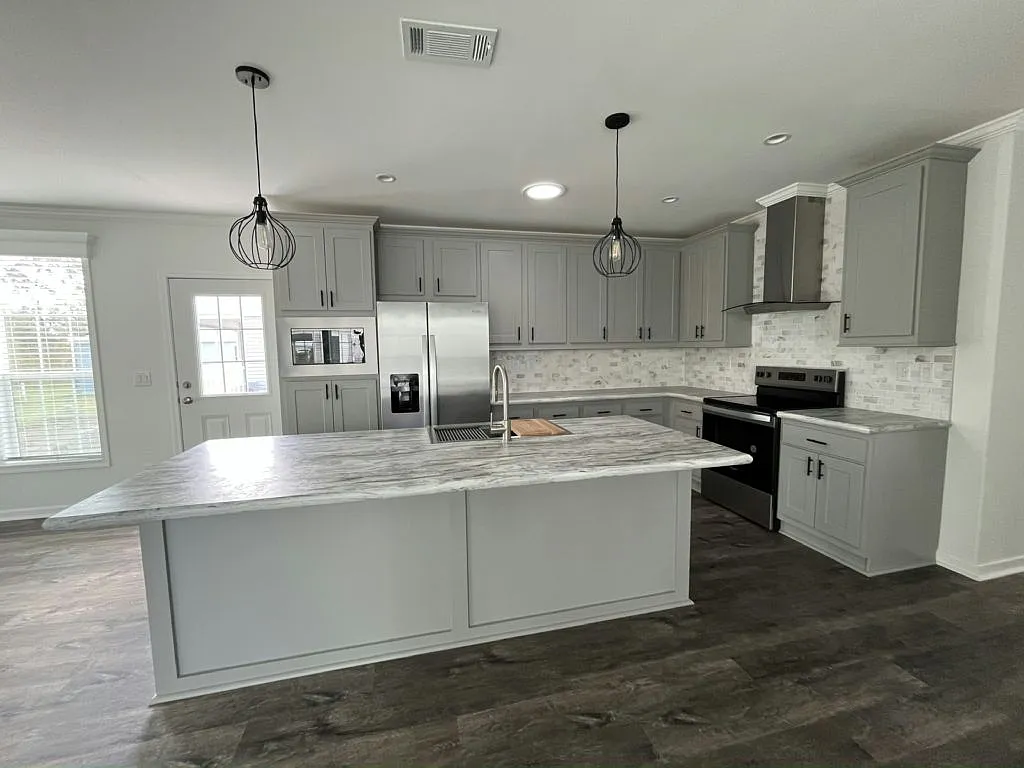 2 bed, 2.0 bath, 1669 sqft, $1,895 — Photo 2