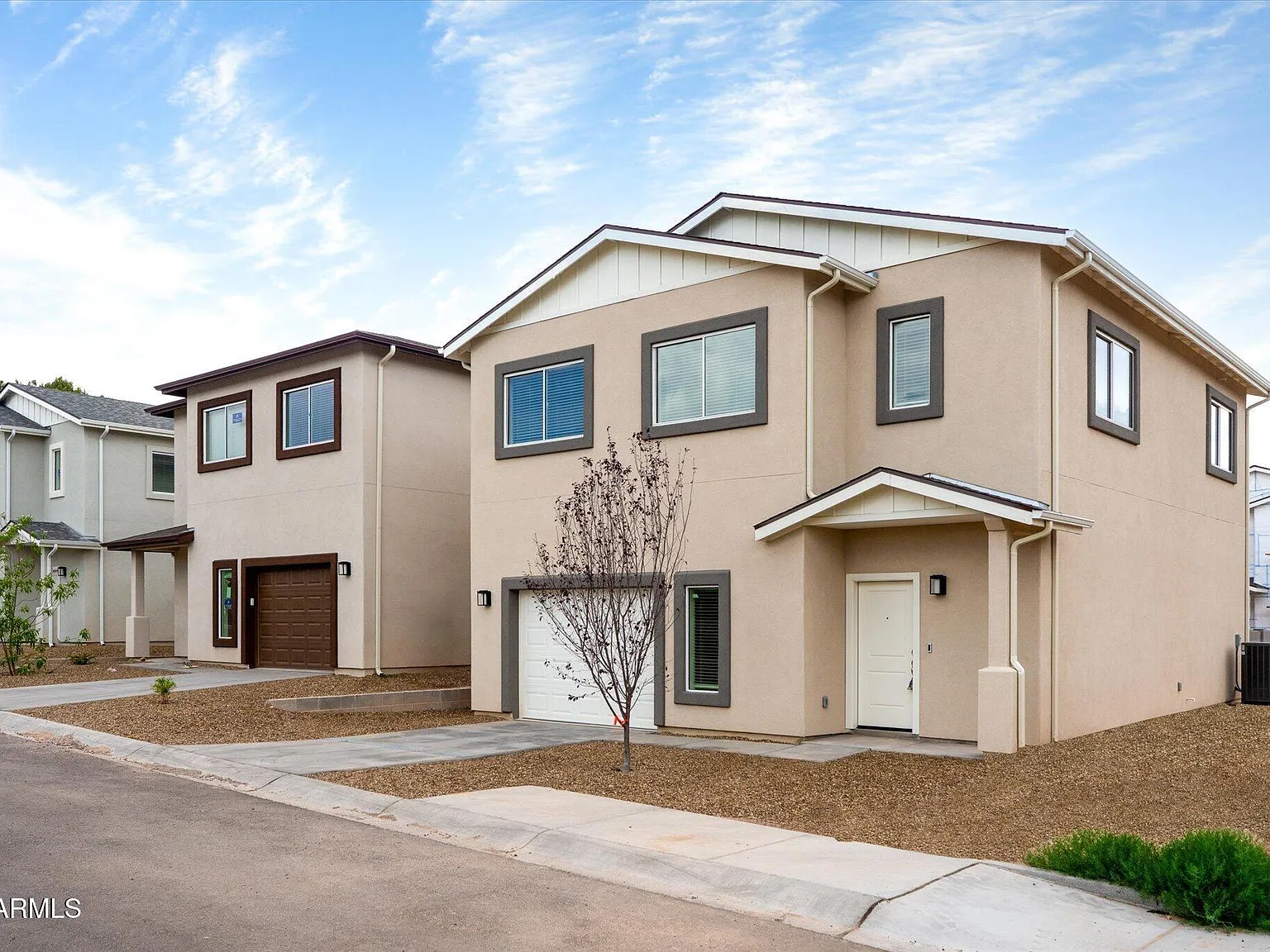 3 bed, 2.5 bath, 36761 sqft, $2,250 — Photo 2