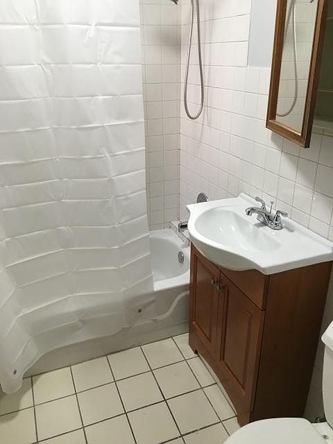2nd image of 2152 W Division St APT 3F