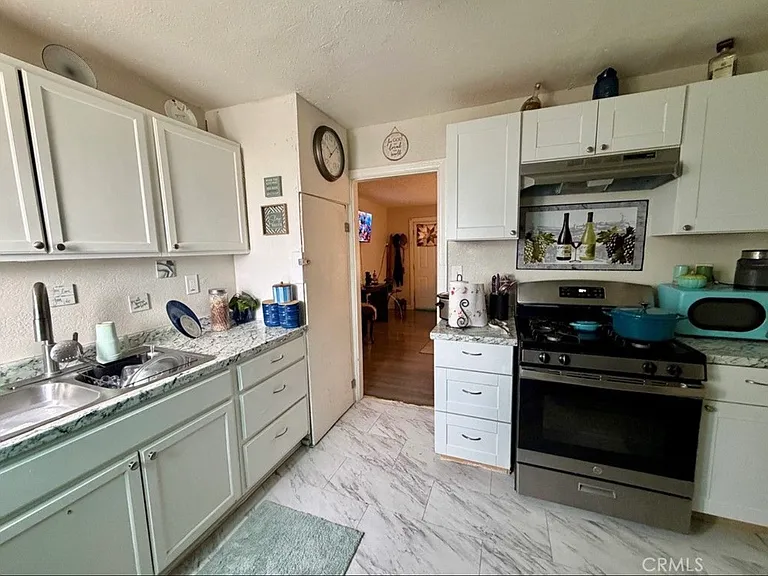 313 Maxine Ave — Photo 3