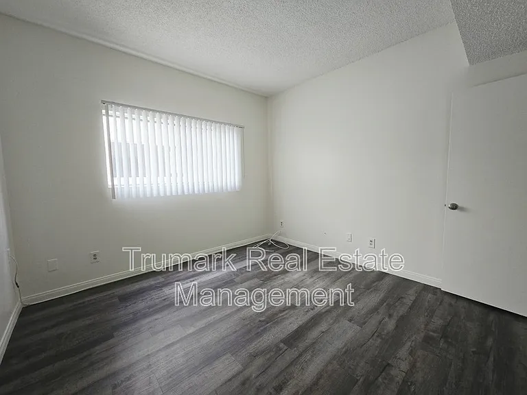 14605 Burbank Blvd #103 — Photo 9