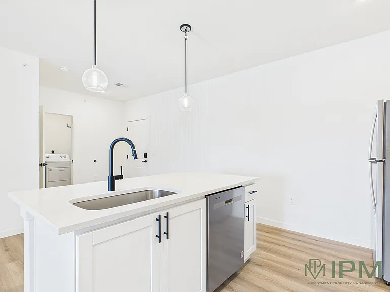 The Flats at Hampden — Photo 33