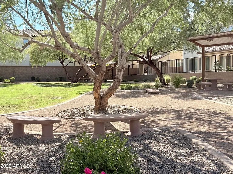 2366 W Gloria Ln — Photo 56