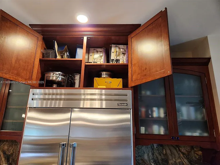 70 Bay Colony Ln — Photo 32