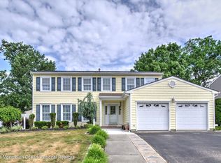 4 Lorelei Dr, Howell, NJ 07731