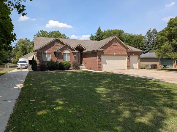 8389 Rhode Dr, Shelby Township, MI 48317
